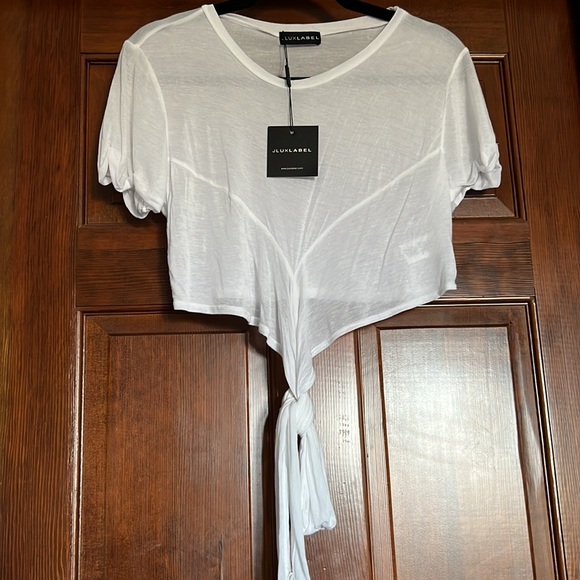 JLUXLABEL Tops - JLUXLLABEL NWT CROP T SIZE M
